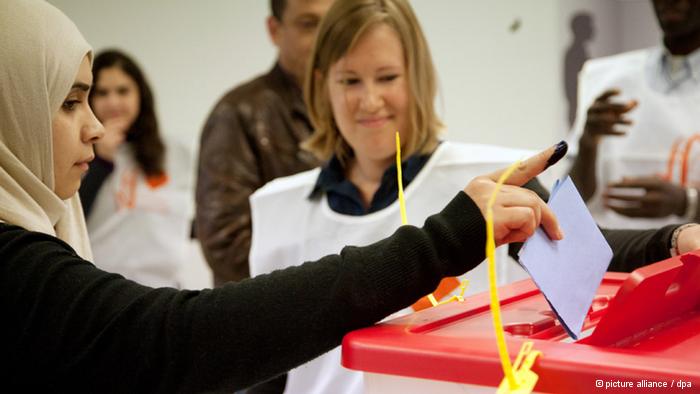 إقبال الناخبين الليبيين على التسجيل للمشاركة في انتخاب لجنة الدستور ما يزال ضعيفا