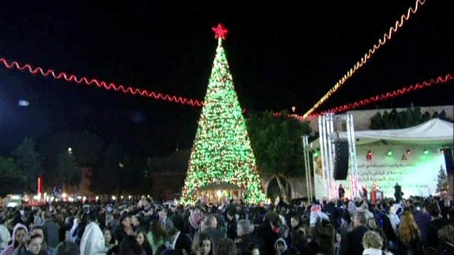 بيت لحم تحتفل بالميلاد والبابا فرنسيس يترأس اول قداس في حبريته