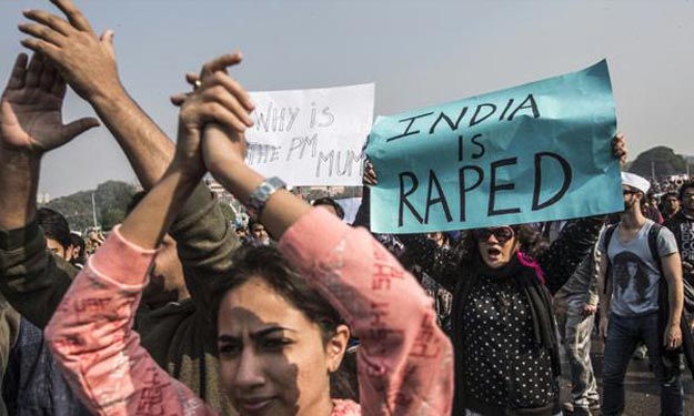 وفاة مراهقة مغتصبة تثير موجة احتجاجات عارمة فى الهند