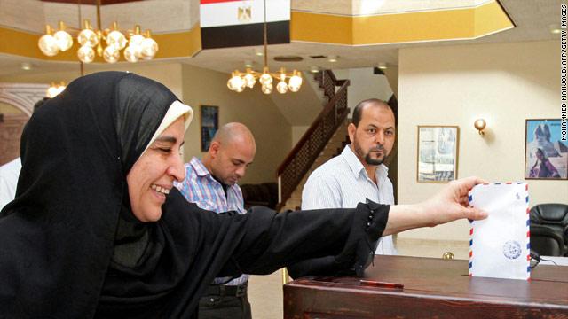 اليوم الثاني من استفتاء على الدستور يعتبر حاسما لمستقبل السيسي السياسي 