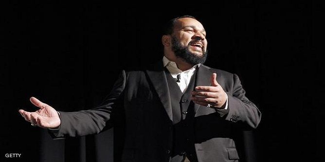 اللفكاهي الفرنسي المثير للجدل ديودونيه