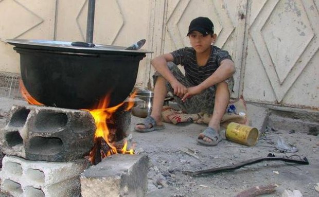 فلسطينيون يروون مشاهد مأسوية بعد خروجهم من مخيم اليرموك