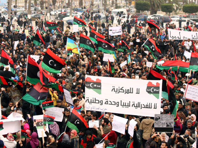 الفوضى تعم ليبيا والسلطة مشلولة بعد ثلاثة اعوام عن اندلاع الثورة