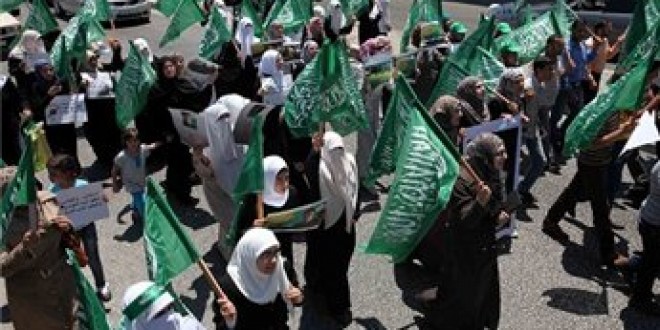 الاف من انصار حماس يتظاهرون في غزة رفضا لقرار القضاء المصري بحق الحركة