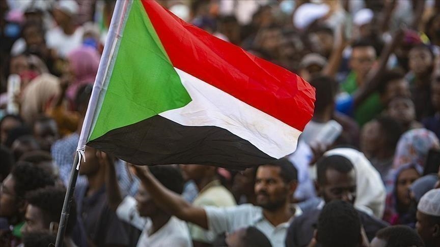 السودان.. هل تتسم مواقف حزب "الأمة القومي" بالضبابية؟