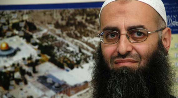 رجل الدين المتشدد أحمد الاسير يظهر في شريط مصور مهاجما الجيش اللبناني