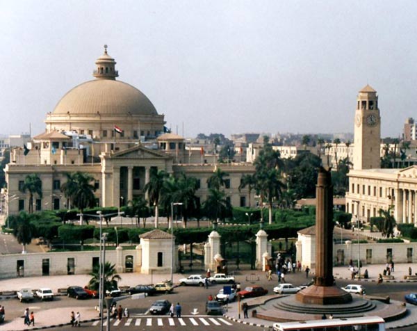 مصدر أمني مصري : قتيل و6 جرحى في انفجارين بمحيط جامعة القاهرة