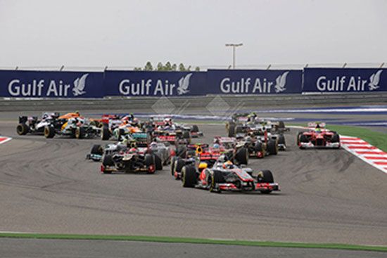 لويس هاملتن يفوز بسباق البحرين للفورمولا 1