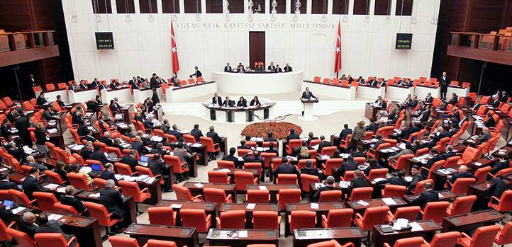 البرلمان التركي يقر قانونا يوسع صلاحيات جهاز الاستخبارات