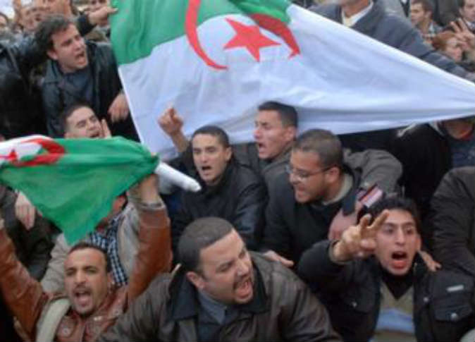 منظمات حقوقية جزائرية تطالب باطلاق سراح شابين متهمين بالتظاهر ضد بوتفليقة