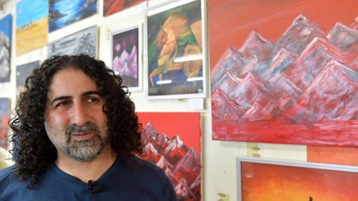 وسط رواج وإقبال كبير.. نجل بن لادن يعرض لوحاته في منطقة نورماندي الفرنسية (Others)