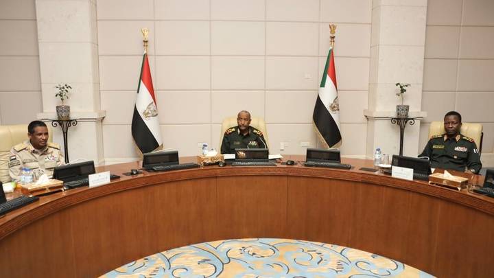 يأتى قرار البرهان بالاعفاء بعد يومين من إعلانه عدم مشاركة المؤسسة العسكرية في مفاوضات الحوار الوطني (AA)