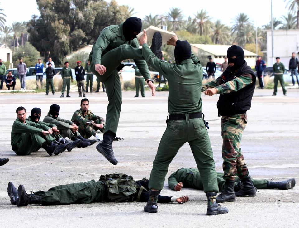 قيادات بالجيش الليبي تعلن تجميد"البرلمان" وتكليف لجنة الستين بالمهام التشريعية