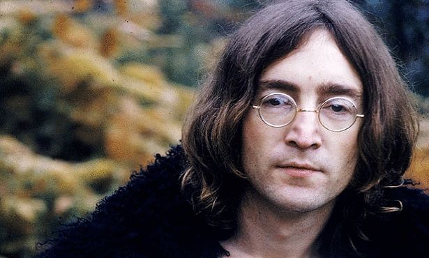 أشعار ورسومات كتب جون لينون في مزاد علني