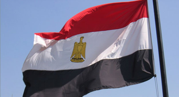 مصر تصدر قرارا بتجريم اهانة العلم المصري