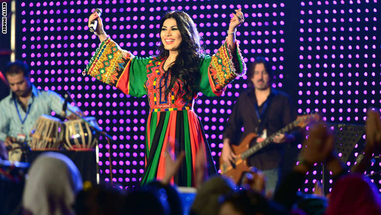"أم كلثوم" كابول لا تريد لبرنامج " The Voice أفغانستان" أن يصمت