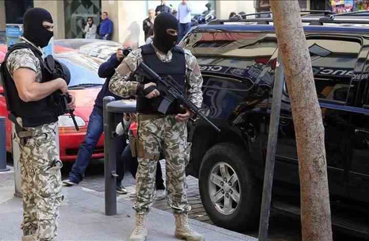 توقيف ضابط وأربعة عناصر بقضية مقتل سوري تعذيباً  في سجون لبنان