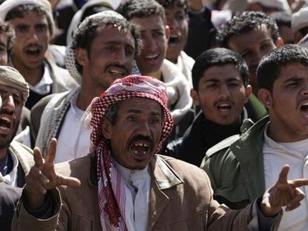 الغضب يتصاعد في اليمن مع انقطاع الكهرباء والمحروقات
