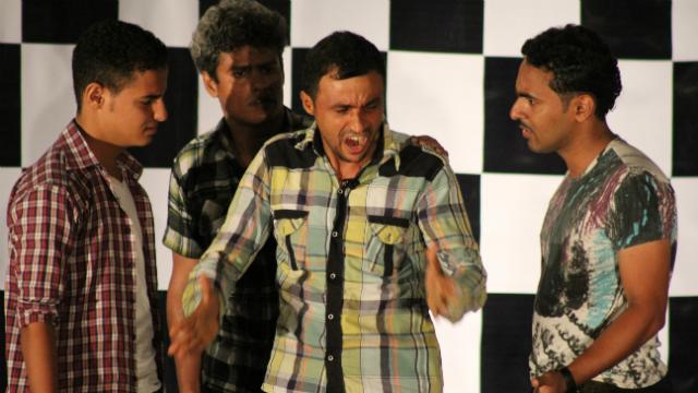  شبان عدن يتحررون من الخوف ويواجهون الإرهاب بالمسرح