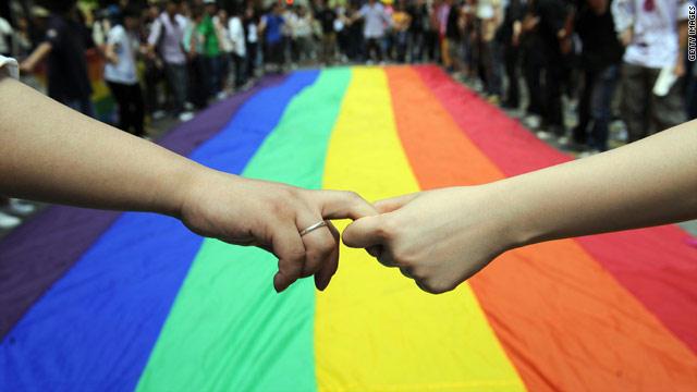 عشرات الاف المشاركين في مسيرة المثليين السنوية في تل ابيب