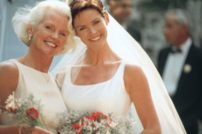 نصائح لأم العروس..لتكون الأفضل في حفل زفاف ابنتها