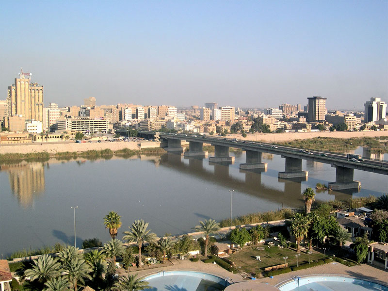 بغداد مدينة ذات وجهين، فهي لا تتسم فقط بالقنابل والإرهاب بل بالسكينة وحب الحياة