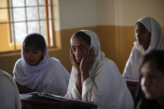 اعتبار الثقافة الجنسية من المحرمات في باكستان المحافظة يلحق الضرر بالشباب