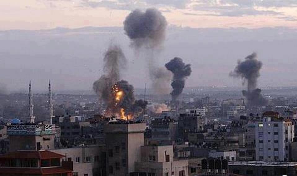 اصابة 11 فلسطينيا في غارات جوية اسرائيلية على قطاع غزة