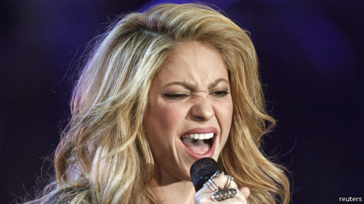 شاكيرا تغني للمرة الثالثة في الاحتفال بنهائي المونديال في البرازيل 