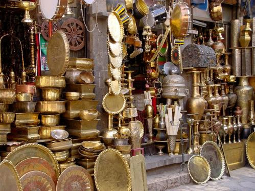 الأوضاع السياسة غير المستقرة تلقي بظلالها على أسواق صنعاء القديمة