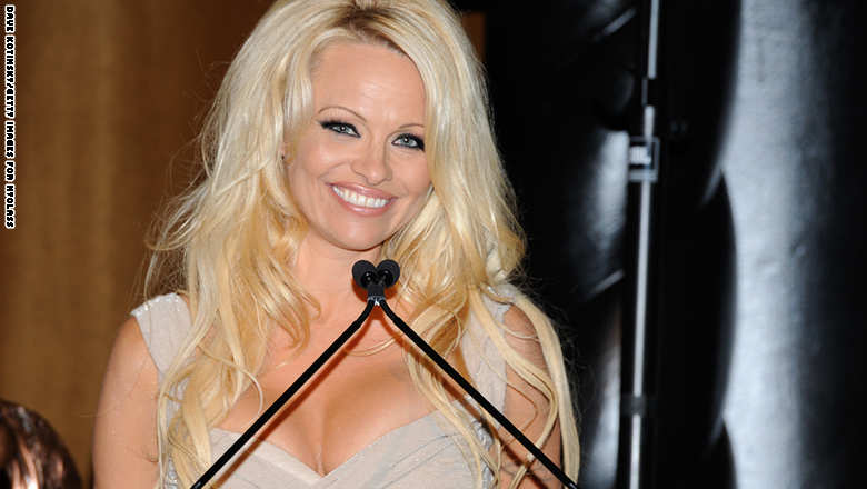 نجمة "بلاي بوي" باميلا أندرسون تطلق للمرة الرابعة