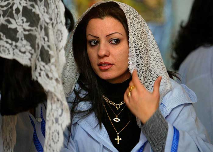 مسيحيو العراق طوائف مهددة تدفع قسرا  الى الهجرة والمنفى