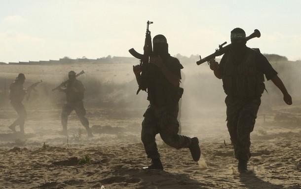 آلاف الفلسطينيين يفرون من حي الشجاعية في غزة بعد ليلة مرعبة