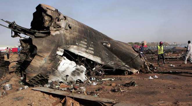 المحققون يبدأون تحقيقا في تحطم الطائرة الجزائرية
