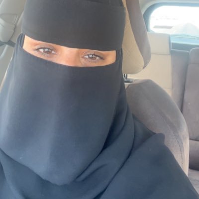 الشاعرة مها الرويلي - تويتر