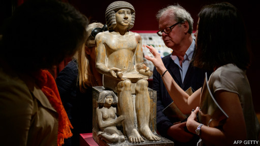 متحفان بريطانيان يعاقبان بعد بيع تمثال فرعوني