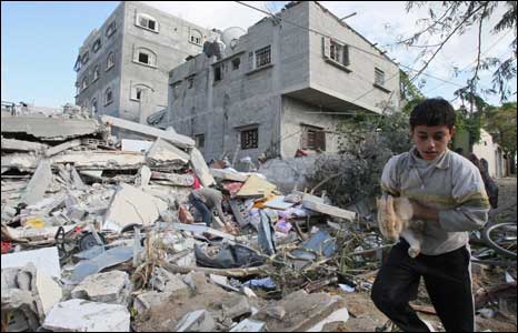 رامي وأسامة عادا من سجون اسرائيل إلى دمار الحرب في غزة