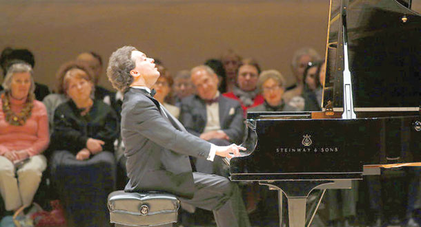 دافوس.. مهرجان  " نخبة " يمزج الطبيعة بالموسيقى