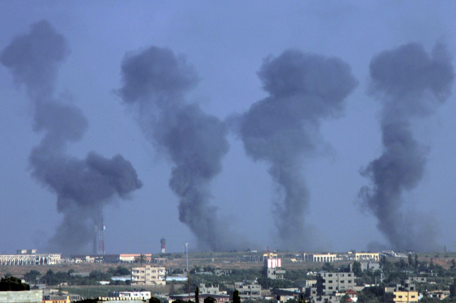 مقتل 22فلسطينيا في غزة اليوم واسرائيل تعلن مقتل الجندي المفقود في النزاع