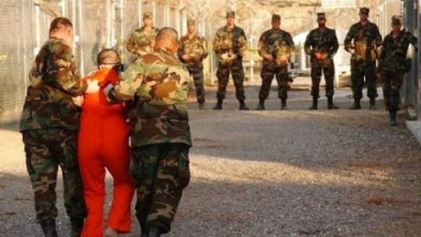محكمة اميركية تسمح بتفتيش جسدي دقيق لمعتقلي غوانتانامو
