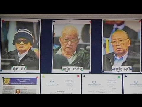  المؤبد لاثنين من قادة الخمير الحمر بتهمة ارتكاب جرائم ضد الانسانية