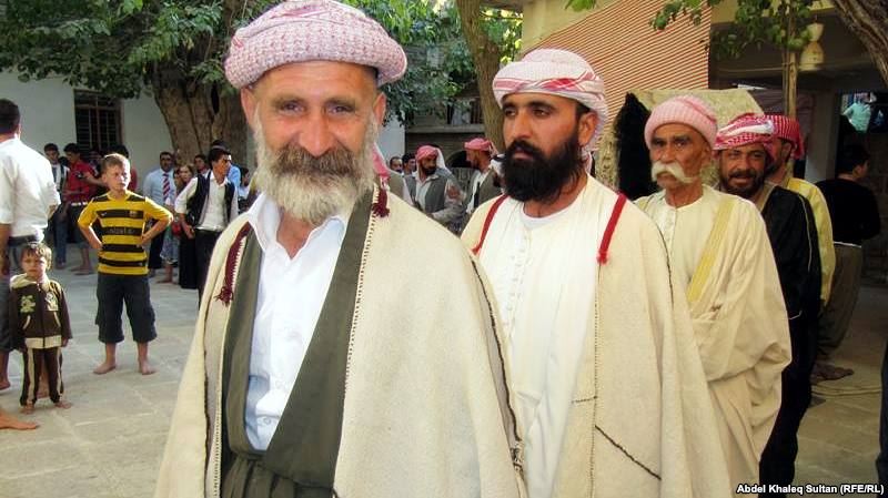 معاناة الايزيديين تتفاقم وواشنطن تتعهد مواصلة الضربات الجوية "عند الضرورة"