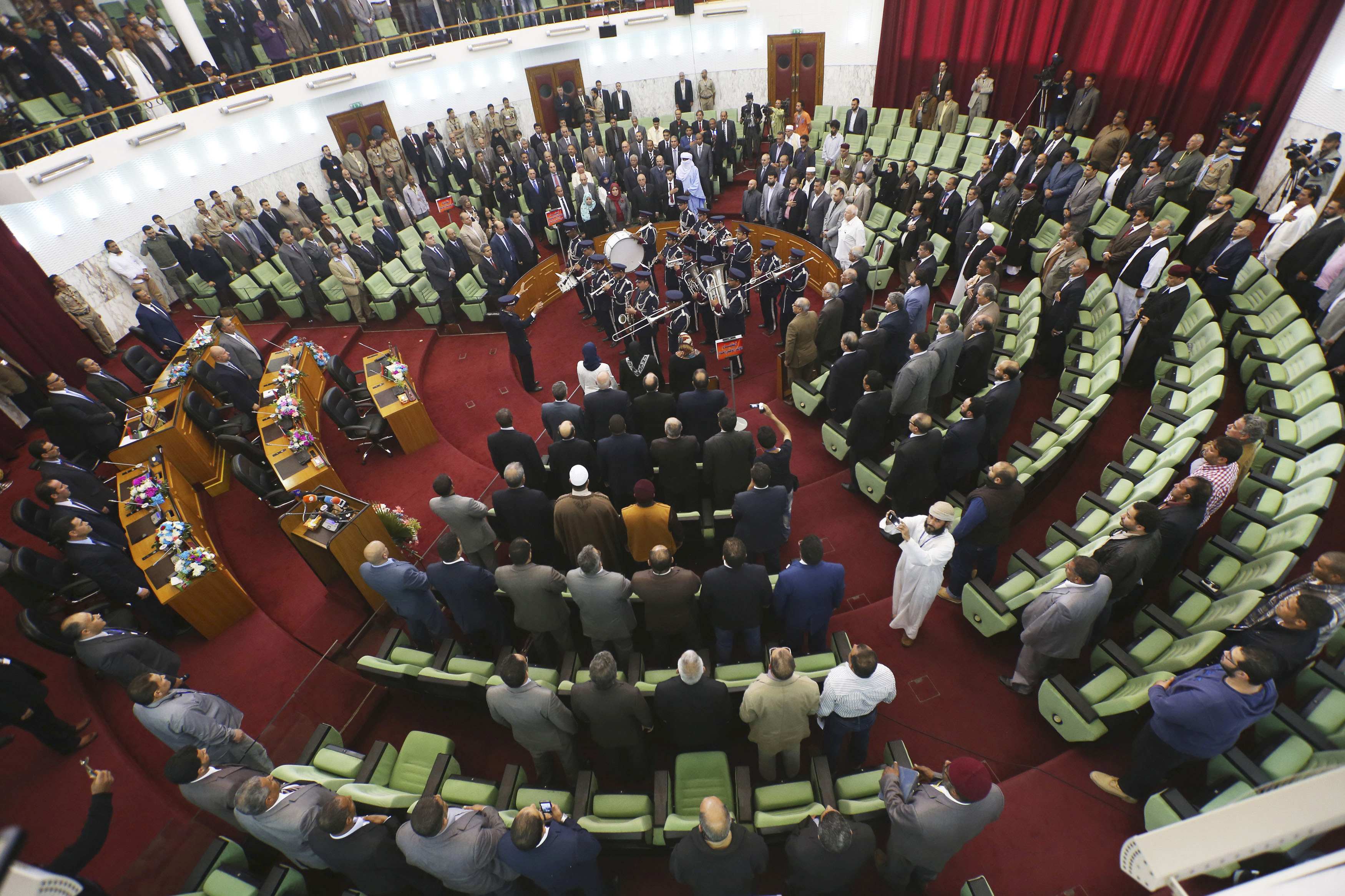 البرلمان الليبي يحل كافة الميليشيات ويطالب المجتمع الدولي بحماية المدنيين