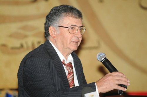   وفاة الشاعر الفلسطيني سميح القاسم اثر معاناة مع  سرطان الكبد 