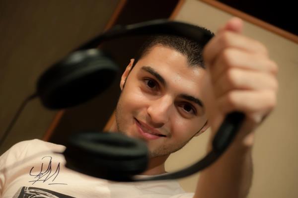 عمر كرم يحيي أغنية "الهوارة" من جديد