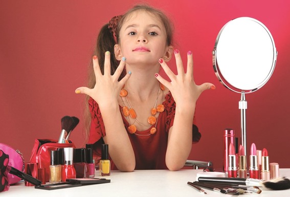 الأرجنتين تشهد انتشار ظاهرة صالونات تجميل الفتيات الصغيرات