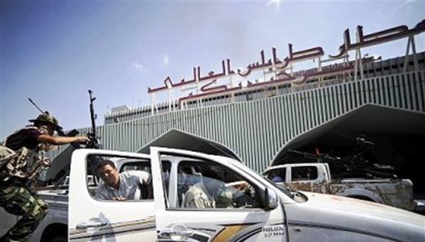 اسلاميون يعلنون السيطرة على مطار طرابلس ومصر تنفي شن غارات