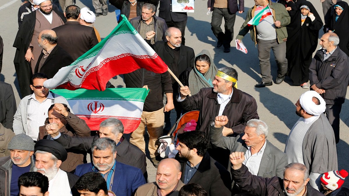 “بحر من الدماء” إيران تكشف عن عقيدتها العسكرية