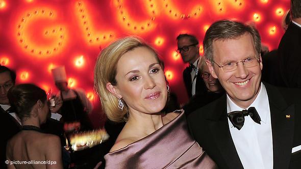 السيدة الأولى السابقة في ألمانيا  تعود للأضواء لمكافحة " البلطجة الاليكترونية "