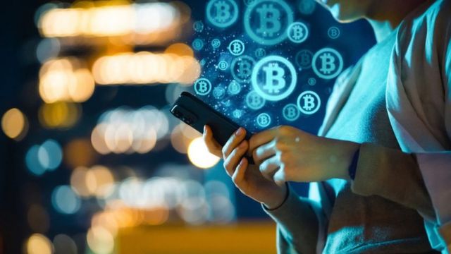 مراكز إعادة التأهيل الفاخرة تقدم علاجا لـ "إدمان العملات الرقمية"- غيتي ايمج